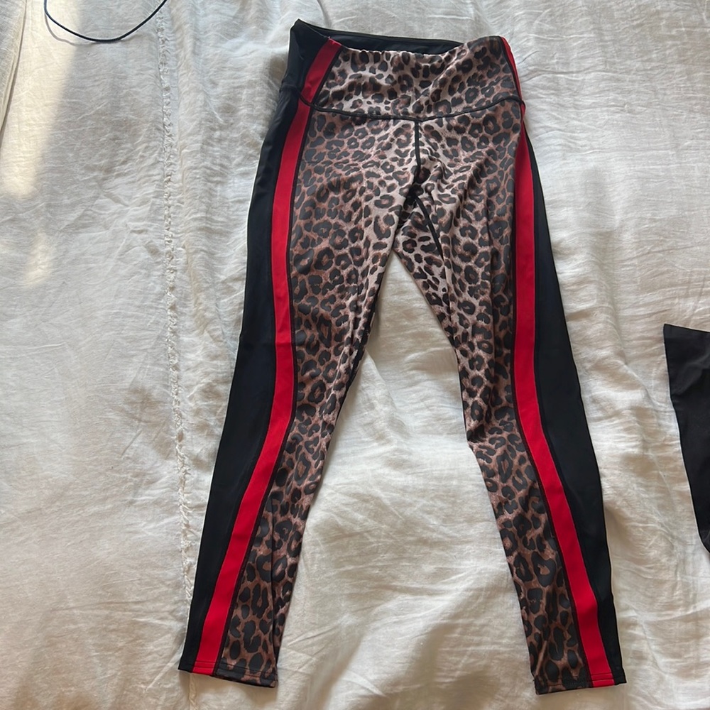 Veronica Bear x Bandier Leopard leggings